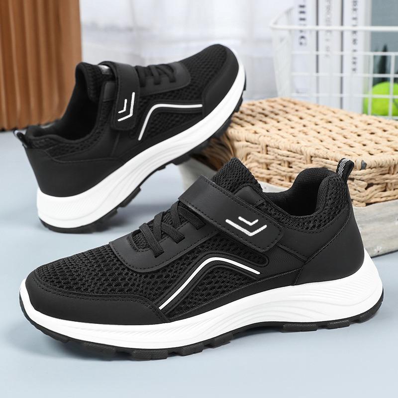 Women's shoes summer couple walking shoes breathable sports shoes mesh casual shoes Velcro mother versatile single shoes