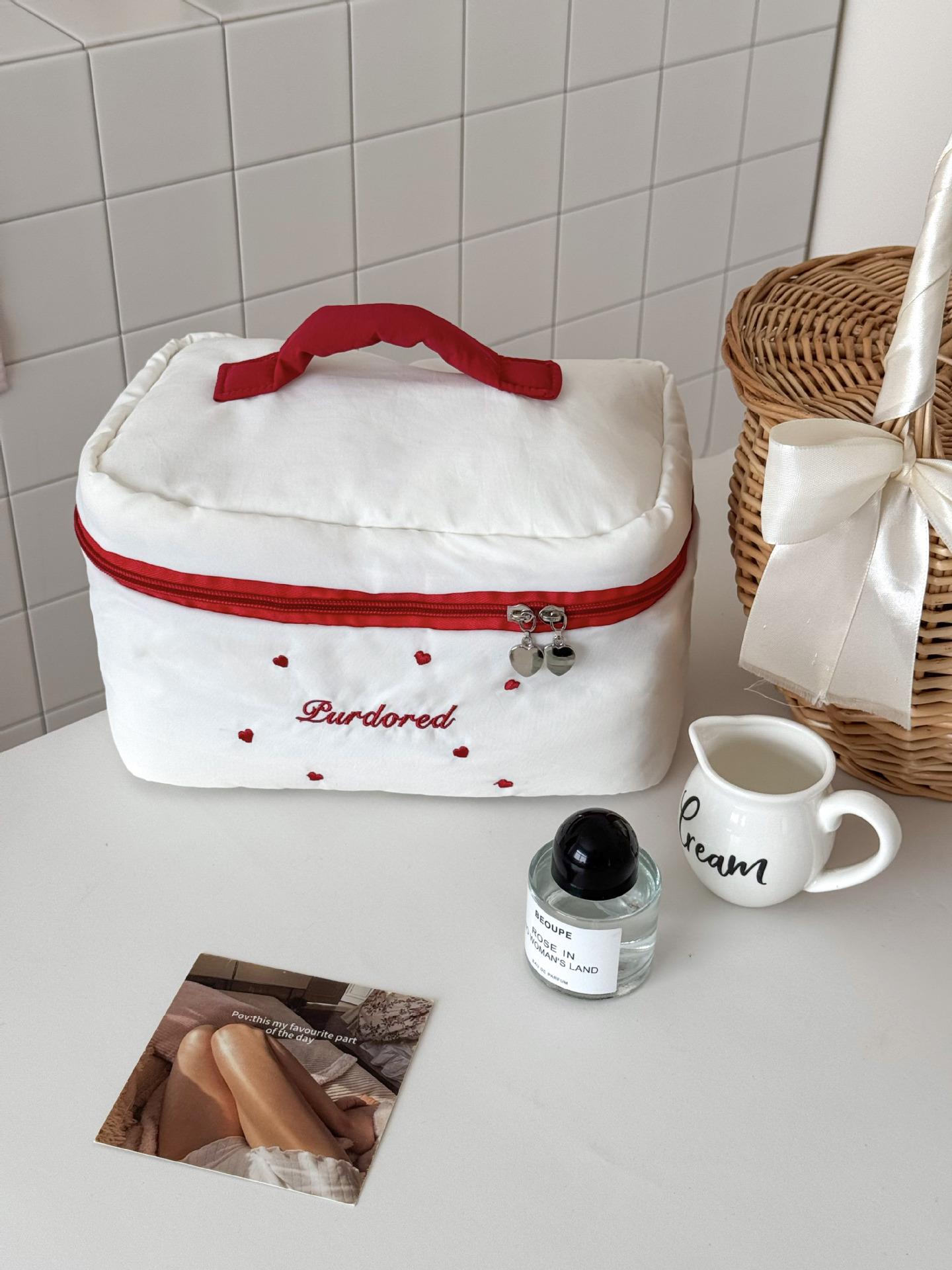 Portable and simple embroidered storage bag, large-capacity toiletry bag, soft and cute makeup bag, high aesthetic appeal for st