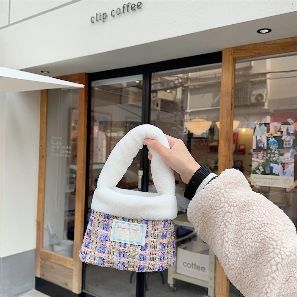 

Plush bag women s winter new autumn and winter furry hand woolen bucket bag hand bag фіолетовий