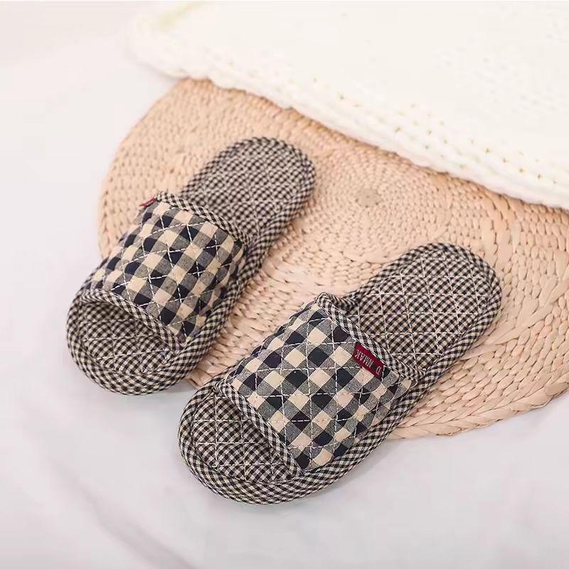 

Клетчатая хлопковая ткань, мягкая подошва, домашние тапочки - бесшумные, машинная стирка, модные и удобные. One Size