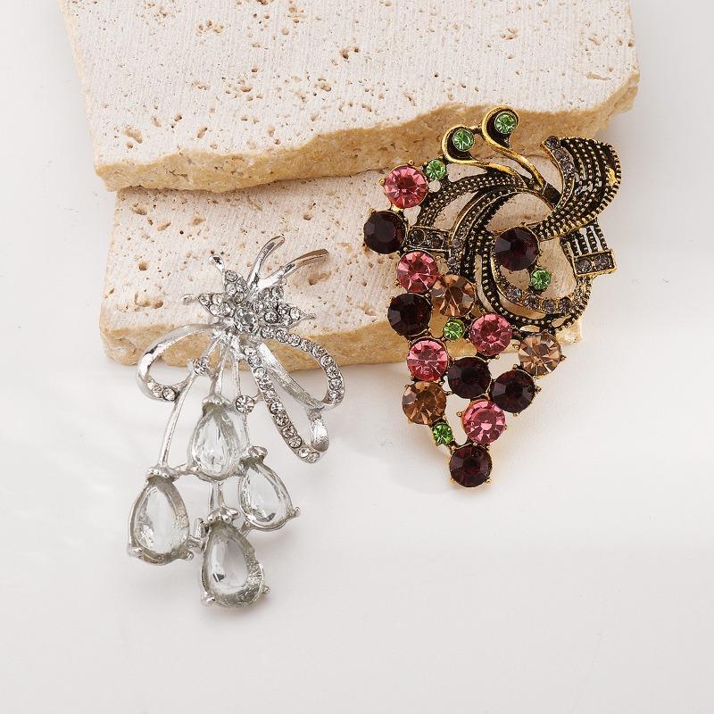 High-end Diamond-encrusted Temperament Elegant and Exquisite Brooch Female Atmosphere Brooch Autumn and Winter Versatile Accessories