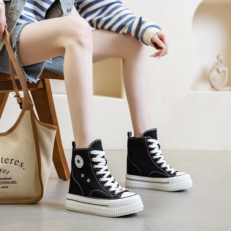 

Однотонные туфли на платформе с внутренней высотой 13 см, маленькие повседневные парусиновые туфли 2025 весенний взрыв моды универсальный тренд 40