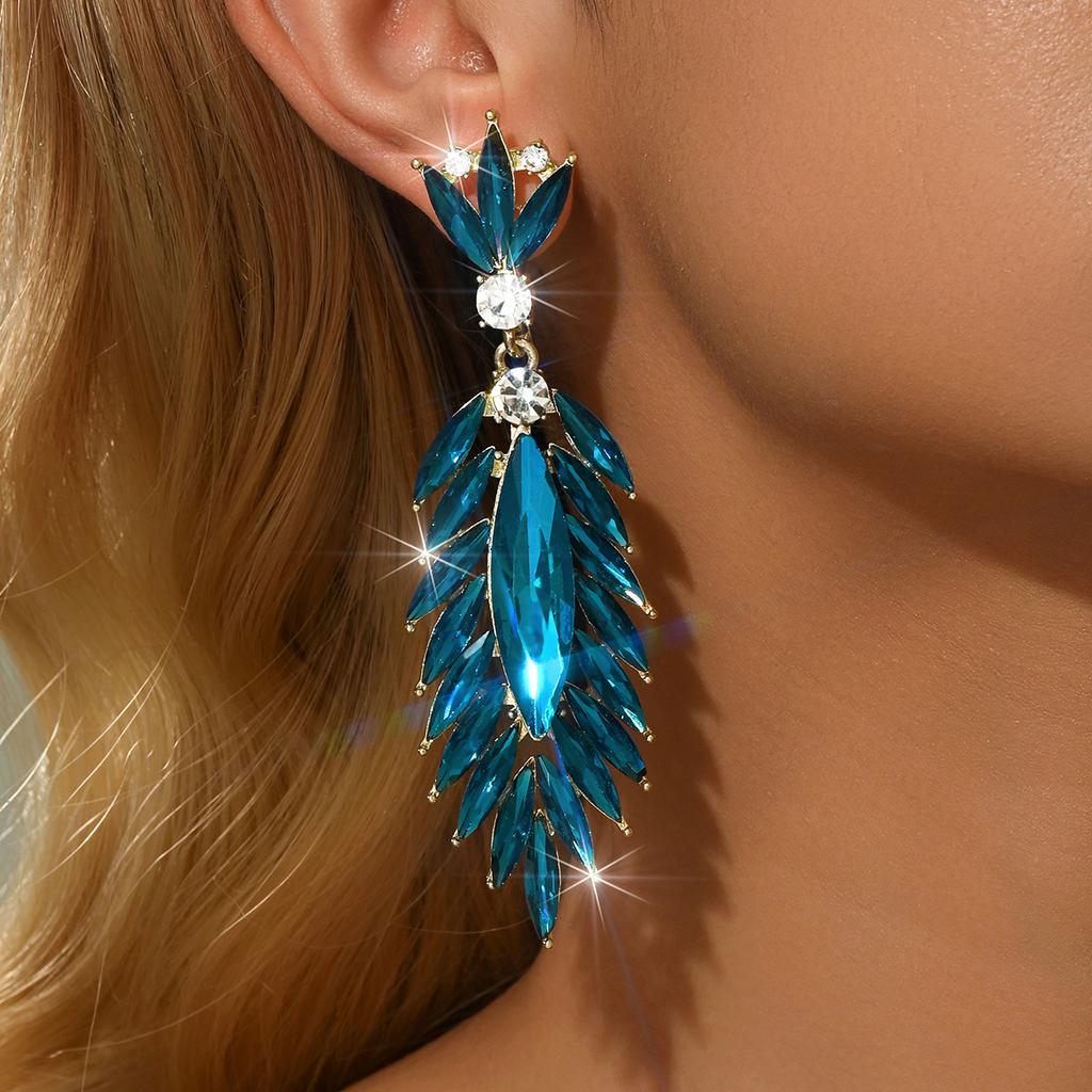Elegant and Elegant Socialite Style with a High-end Feel, Super Sparkling Earrings and Earrings Suitable for Dinner Parties
