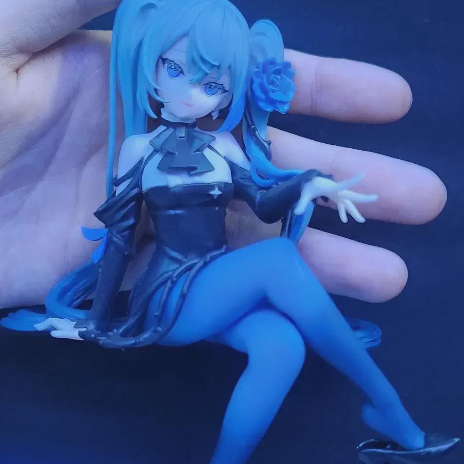 

Я продаю фигурки Пику из лапши Hatsunemiku в виде цветка голубой розы