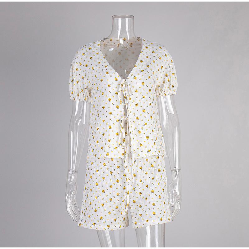 

Повседневный принт Шнуровка Женский комплект рубашки Короткий рукав V-образный вырез Топ Широкие брюки с высокой талией Женские шорты Новинка Праздничный костюм M белый