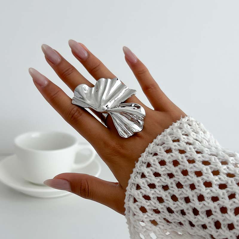 Vintage Gold Ginkgo Leaf Rings for Women Men Metal Pleated Opening Adjustable Finger Ring Party Jewelry Gifts