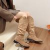 Herbst und Winter 2025 Retro Matte Plissierte Stiefel mit Raffung Damen Schuhe Maillard Braun Matt V-Ausschnitt Weitschaftstiefel