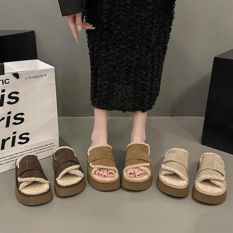 Wearing fluffy slippers for women's autumn and winter new lamb fluff thick bottom casual retro one-word cotton mop