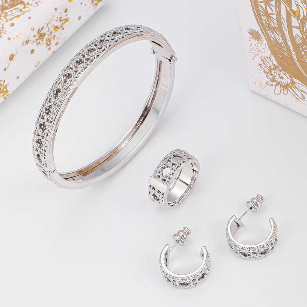 Bracelet Women's Light Luxury Fashion High-end Rhombus Glossy Hollow Twist Bracelet Ring