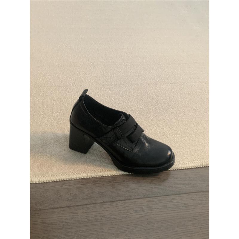 Kleine 8 cm hohe Klett-Pumps mit hohen Absätzen, Einslipper, Damen-Pendler, runde Spitze, dickabsatzige kleine Lederschuhe