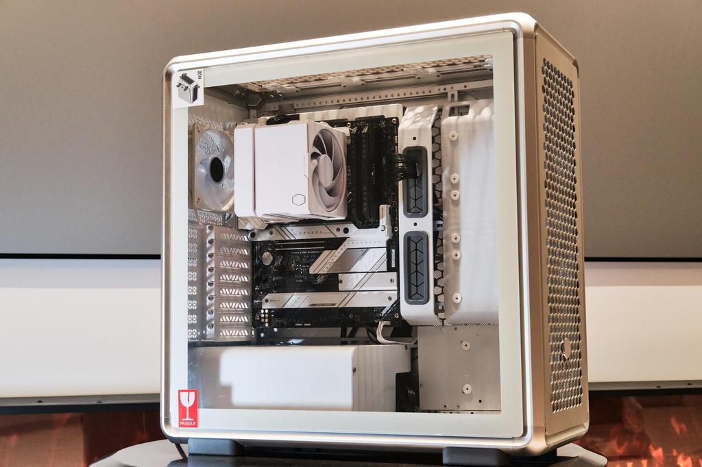 Cooler Master Hyper 612 APEX White CPU Cooler FN2540 Air-Cooled MAP-T6PN-225PW-CW