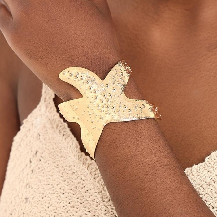 Multipurpose Gold Tone Starfish Bracelet for Trendy Women Offering Adjustable Fit and Sturdy Alloy Construction