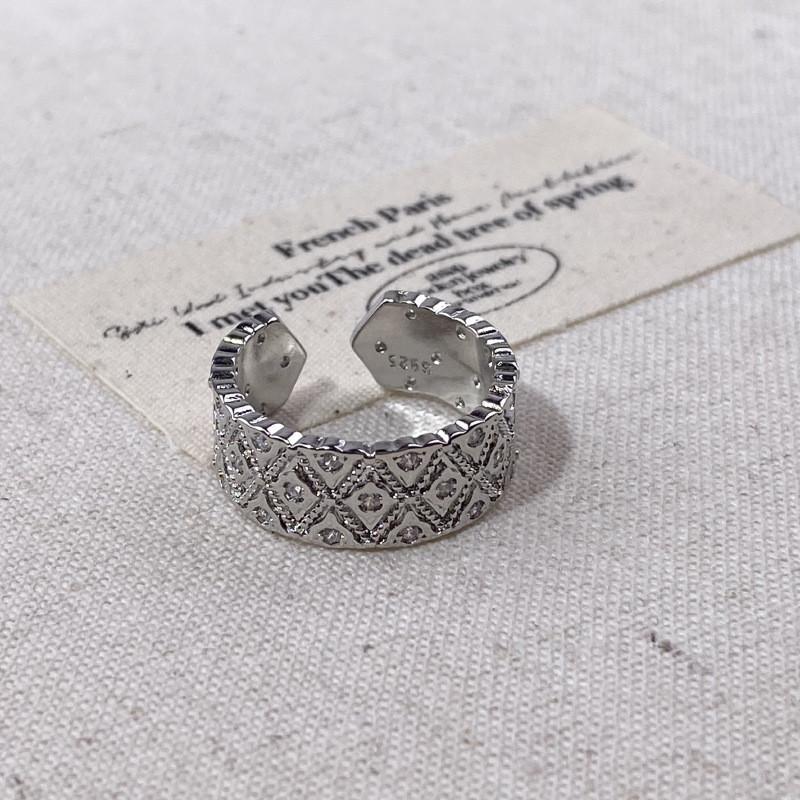 Enchanting Floral Daisy Design Adjustable Copper Ring With Unique Retro Style For Women