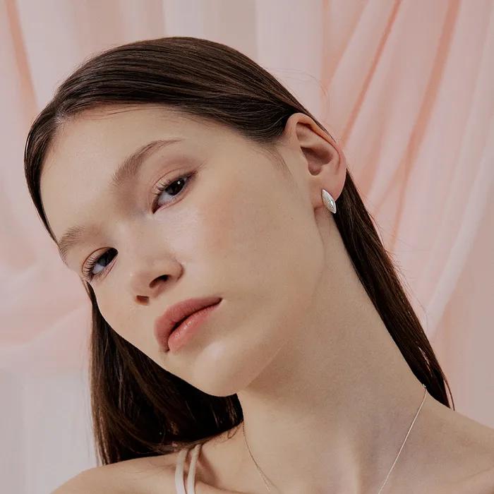 Yoo Young Half flow Earrings