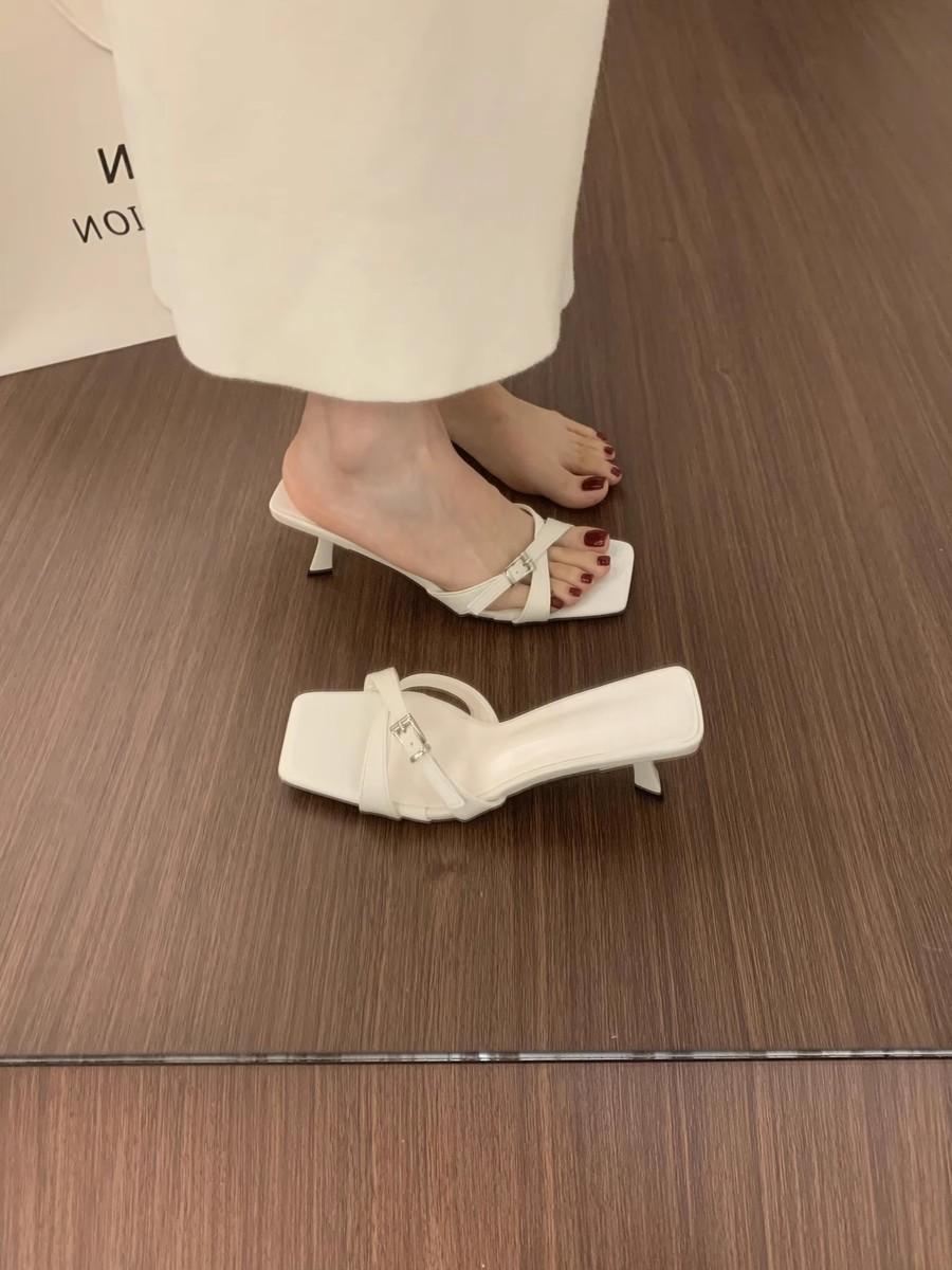 

In the summer of 2025, the new European and American fashion cool slippers French simple temperament square head open-toed low-heeled sandals women 35