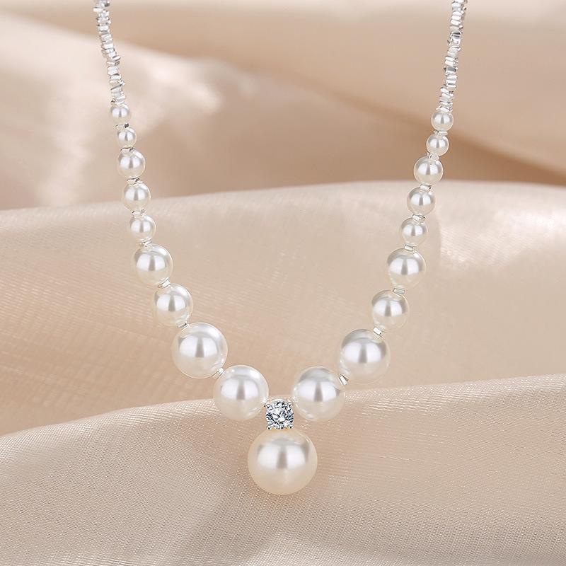 Luxurious S925 Sterling Silver Clavicle Necklace with Crushed Silver and French-Style Round Imitation Pearls.