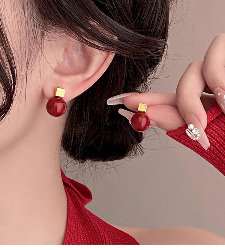 Wine red earrings, women's light luxury high-end earrings, 2026 new popular autumn and winter niche Chinese New Year earrings trend