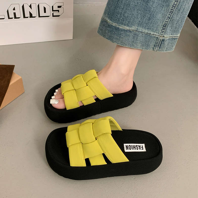 Casual muffin bottom Korean version lazy small man bread sandals girl 2025 summer new thick bottom woven belt slippers