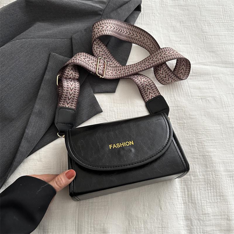 

2024 Spring New Bag Female Trendy Small Square Bag Retro Lady Crossbody Bag Casual Commuter Single Shoulder Bag