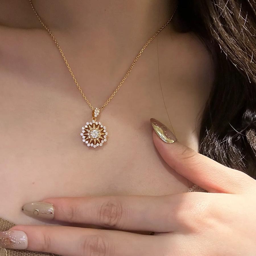 Imitace Moissanitu Lehký Luxus Plný Diamantů Super Třpytivá Vločka Astroláb Náhrdelník Dámský Přívěsek Slunečnice Nišový Design Sada Náušnic