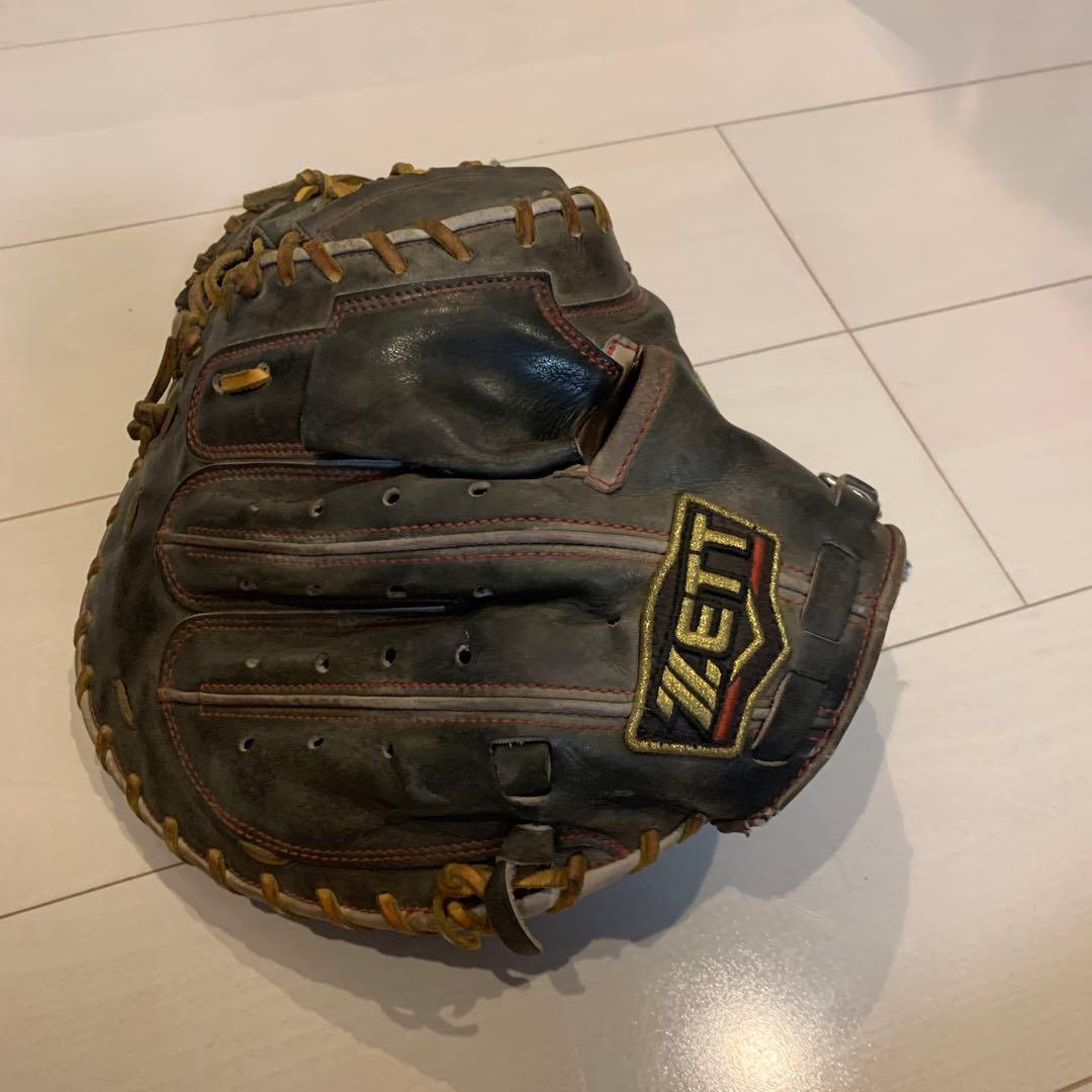 Used ZETT hard catcher s mitt