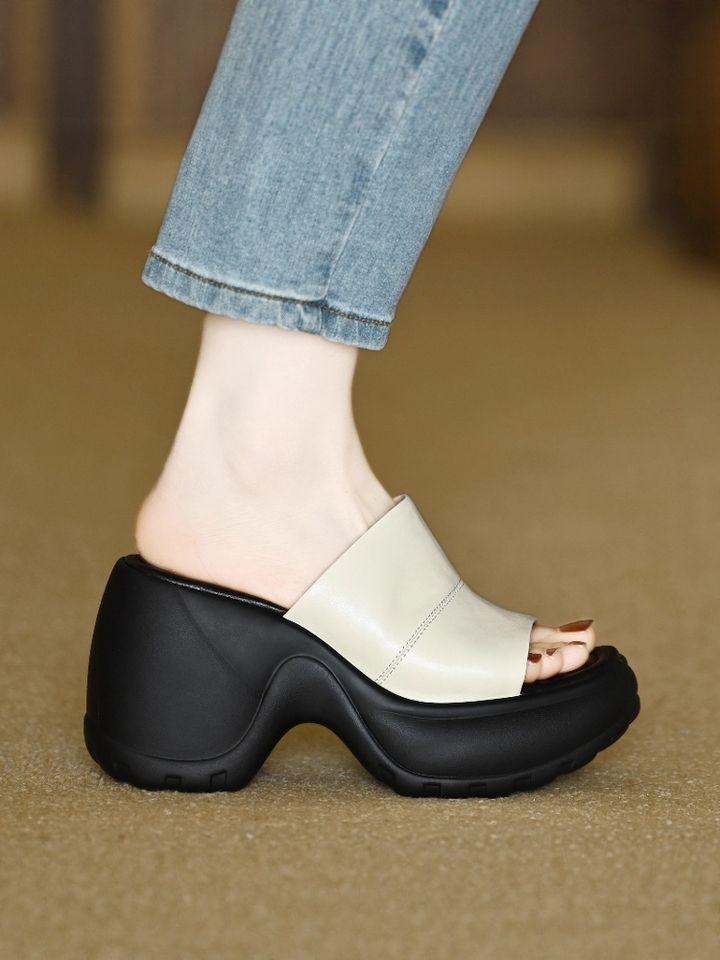 Summer Small Slope Heel Slippers Women Commute Thick Bottom Absolute Child One-word Drag Outside Wear Waterproof Desk High Heel Sandals