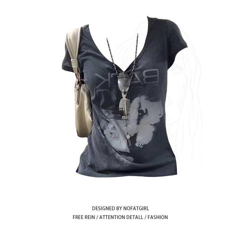 

Plus Size Chubby Girl American Retro Printed V-neck Short Sleeve T-shirt Female Summer 2025 New Arrival Silm Slim Looking Chic Tops Gray T-Shirt L