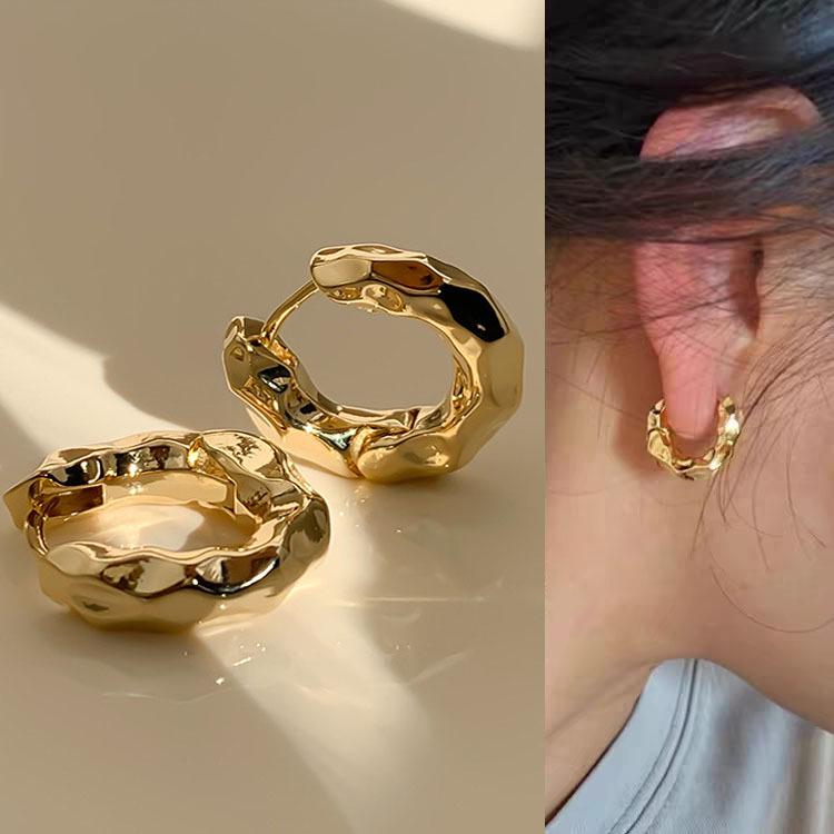 Women's Luxury Textured Metal Hoop Earrings - Versatile Niche Design