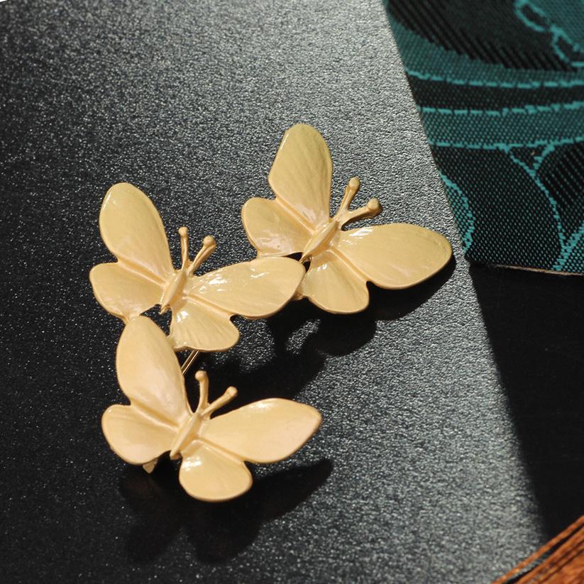 

Елегантна синя бутоньєрка для костюма: Брошка-шпилька Bauhinia Pearl проти оголення для жінок