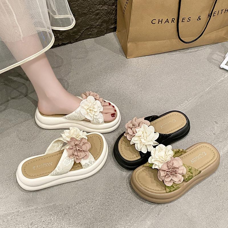 Two-color Flower Platform Slippers Female 2025 Summer New Korean Version Fairy Wind Flat Bottom Student Fashion Beach Cool Slippers