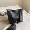 2024 New Stylish Soft Shoulder Tote Bag With Spacious Design For Everyday Use