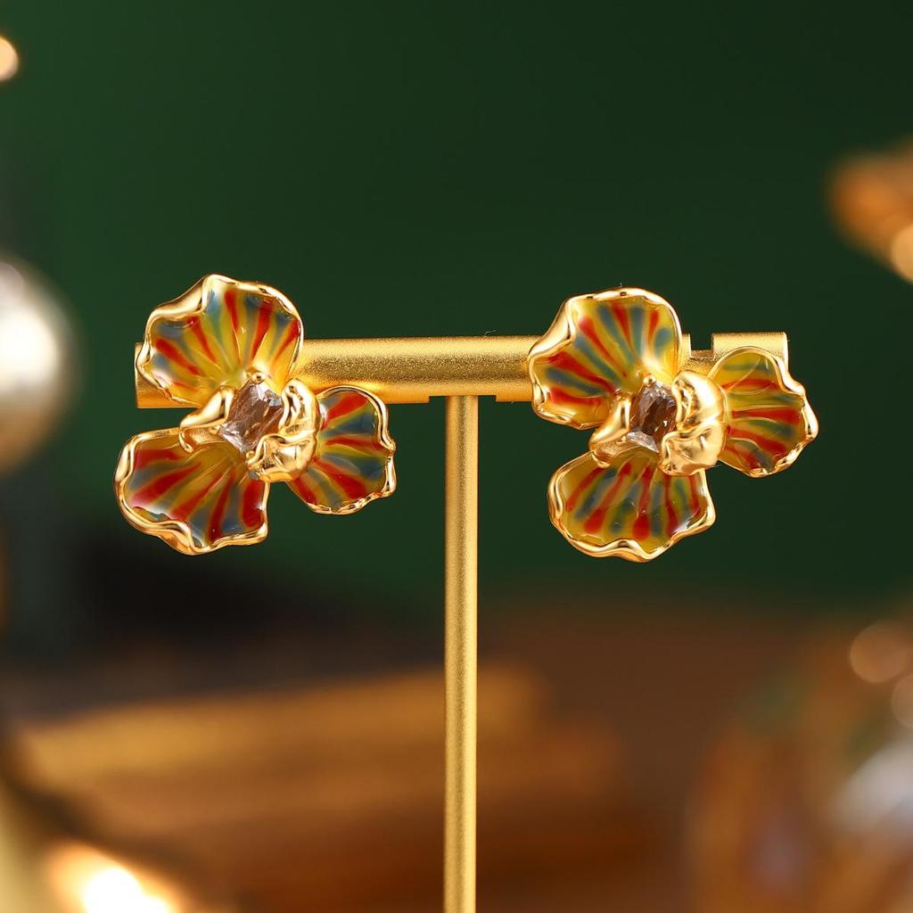 Seria obrazów Van Gogha Moneta: Kolczyki sztyfty z emalią i naturalną perłą w kształcie francuskiego kwiatka, srebro próby 925, kolekcja letnia.