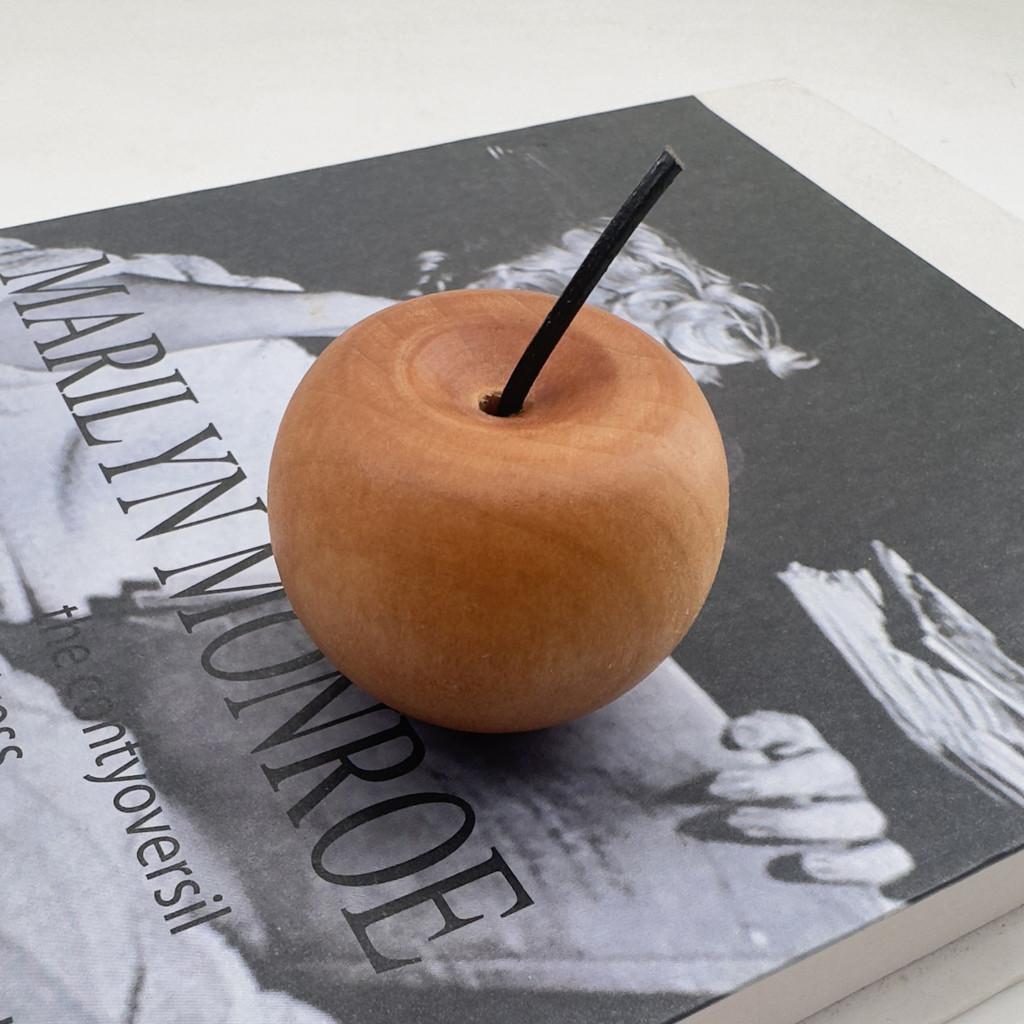 Maple Wood Apple Decor With Scent Diffuser For Hotel And Lounge Ambience