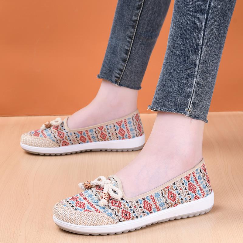 

Старые ******* тканевые туфли женские ****** и осенние повседневные туфли для среднего и пожилого возраста на плоской подошве с одним педальным ремешком, дерьмовой подошвой, дышащие туфли для мамы 2025 35