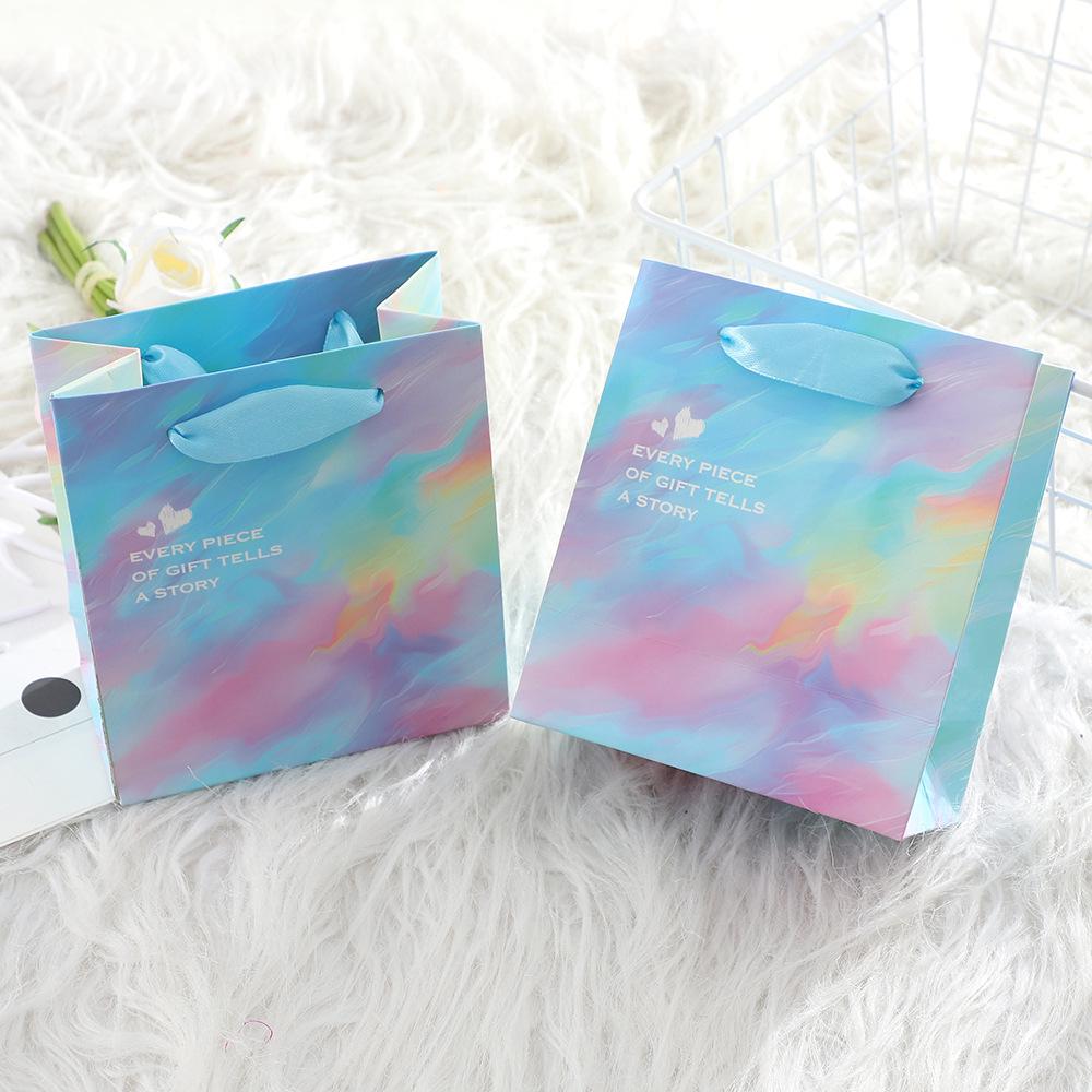 Cutie cadou colorată cu capac rabatabil pentru ambalarea bijuteriilor, rujului și parfumului