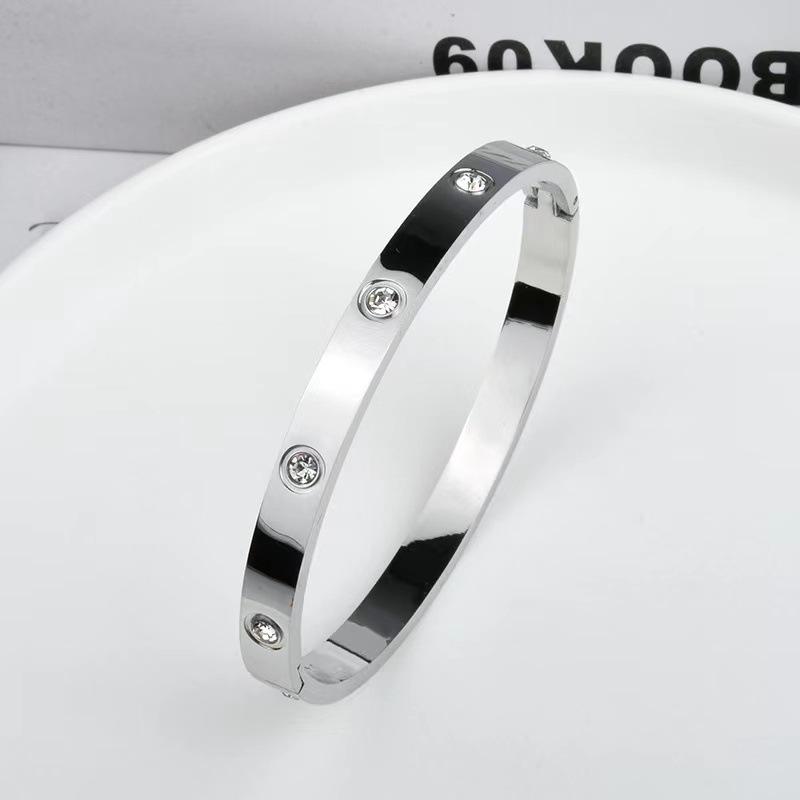 

Браслет из титановой стали с десятью бриллиантами: Модный, Вакуумное PVD электролитическое покрытие, Простой дизайн «Любовь»