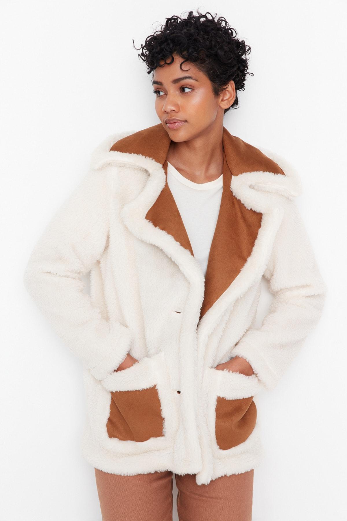 

Плюшевое пальто из замши цвета экрю TWOAW22KB0073