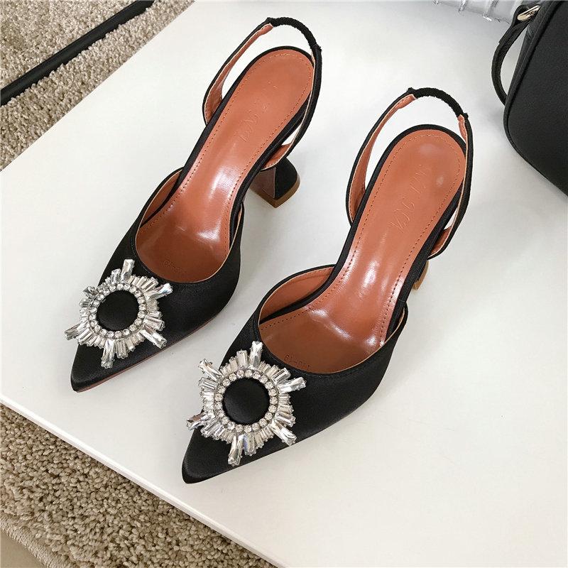 

Мода 2025 Весна и Осень Мода Острый Нос Высокие Каблуки Солнечная Пряжка Сандалии с Закрытым Носком Овчина Женская Обувь Обувь с Низким Верхом Одинарная Обувь 34 чёрный