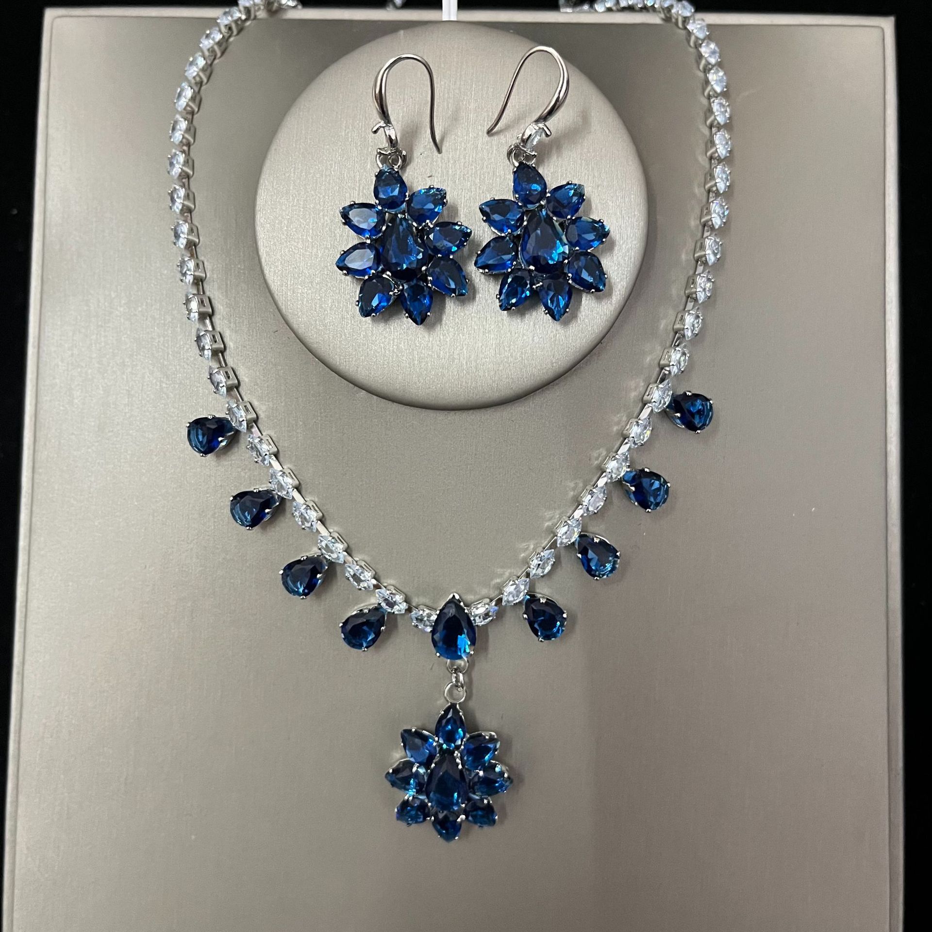Премиальный набор серег и колье с цирконами, Блестящий набор колье, Западные свадебные и свадебные аксессуары, Серьги из сплава. синий