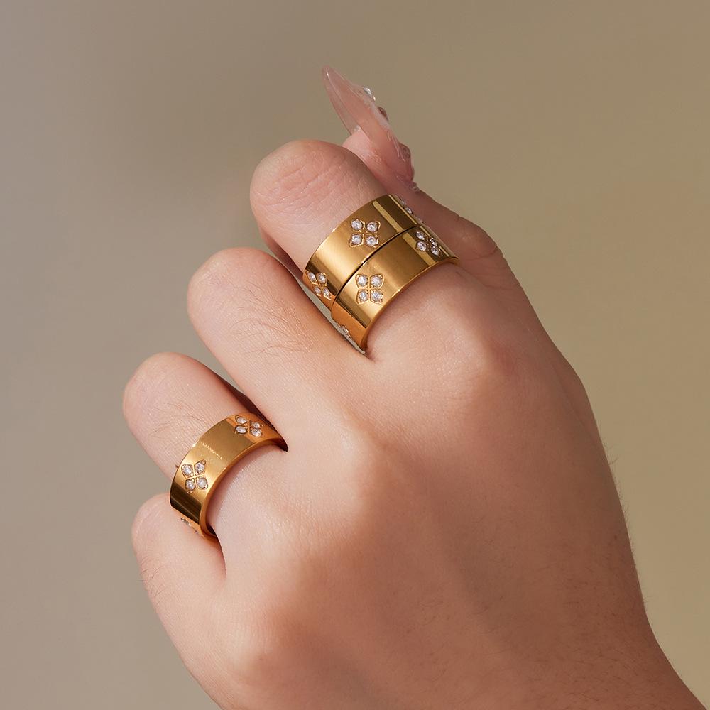 18K Gold-Plated Stainless Steel Prong-Set Plum Blossom CZ Ring - Simple, Non-Fading Fashion Jewelry