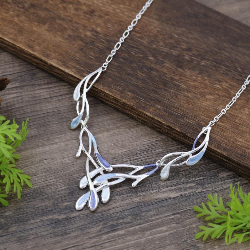 New enamel color hollow irregular petal necklace women's creative simple high-end flower necklace