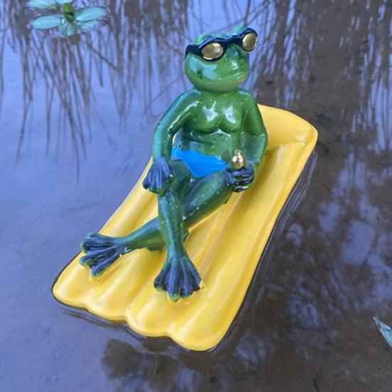 Schwimmende Harz-Froschfigur Lustiger Frosch auf einem Schwimmring-Statue für Außenbereich Garten Teich Wasserbecken Blumentöpfe Dekoration