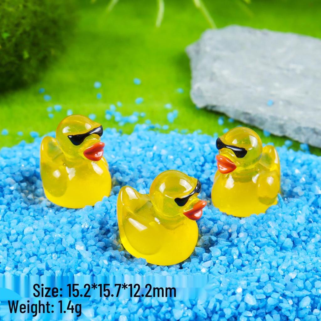 Luminous Cartoon Duck Keychain Pendant - Creative Resin Street Figurine Mini Accessory