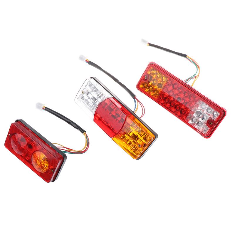 Universalauto mit Blinker, Rückfahrwarnleuchte, Rücklicht, Stoppsignallampen, 200 x 70 mm, 3-farbige LED-Heckspoilerleuchte