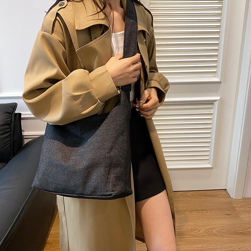 Fashionable Ins Inspired Women's Crossbody Bag Spacious Trendy Tote For Fall