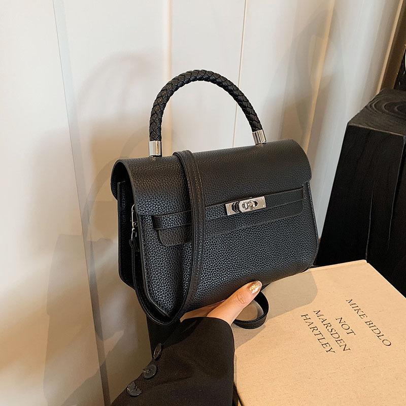 

Популярная маленькая сумка-мессенджер женская новая летняя модная сумка через плечо 2024 года маленькая квадратная сумка для поездок на работу чёрный