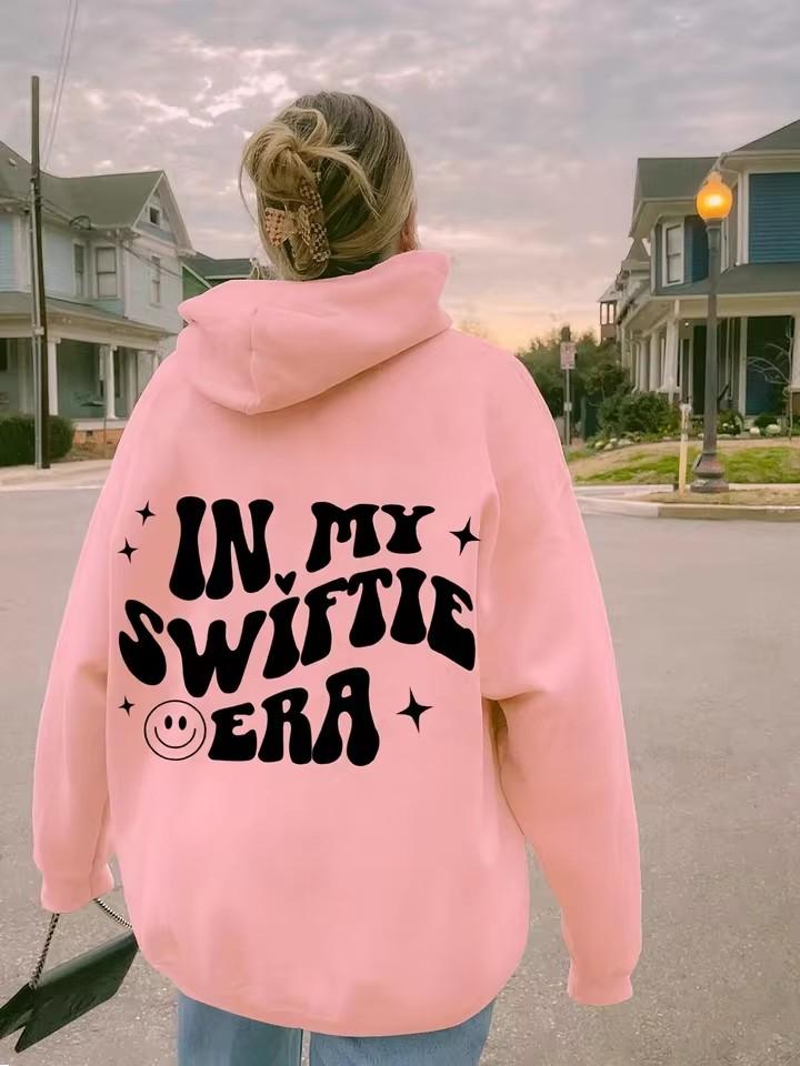 In My Swiftie Era Letter Print Drawstring Hoodie Drop Shoulder Long Sleeve Hoodie Women S Clothes S розовый