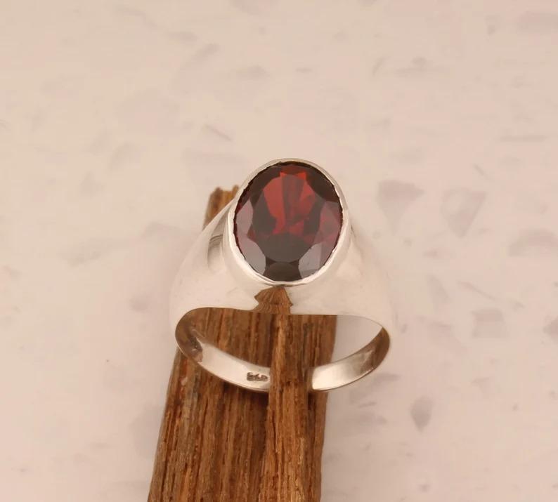 Roter Granat-Edelstein-Ring aus 925er Sterlingsilber, Unisex-Ring, ovaler Ring, Geburtsstein-Geschenk, Halo-Ring, Solitär-Ring