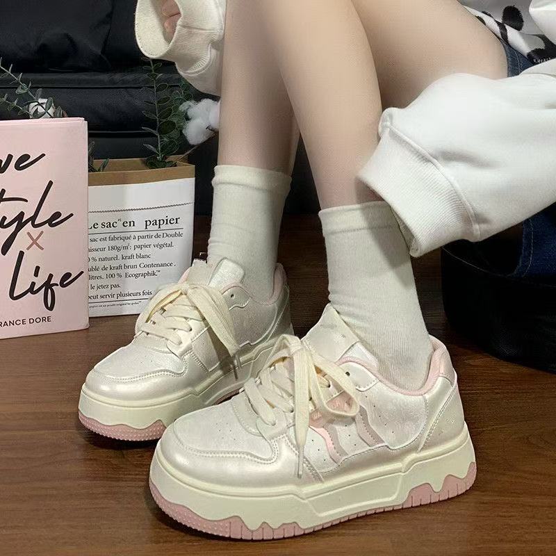 Thick-soled spring and autumn new models increase height, simple and breathable casual board shoes, sports tide flat bottom