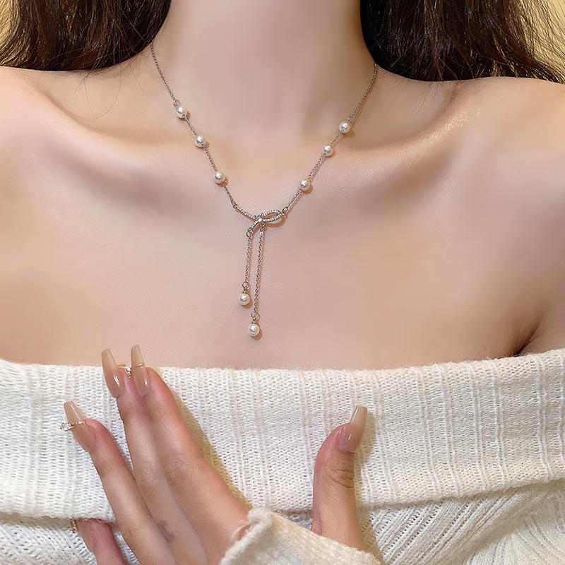 „Trendový špičkový perlový náhrdelník: Všestranný klíční řetízek z titanové oceli pro ženy"